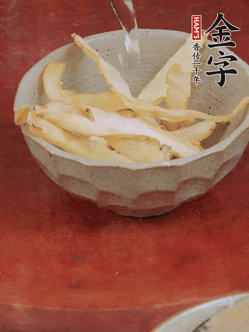 玉竹、花菇分別清水泡發(fā)。