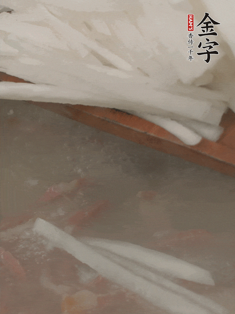 放蘿卜絲，燉5分鐘。