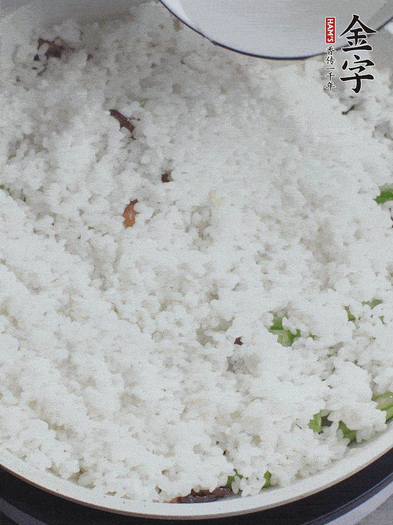放一碗水，蓋蓋燜煮。