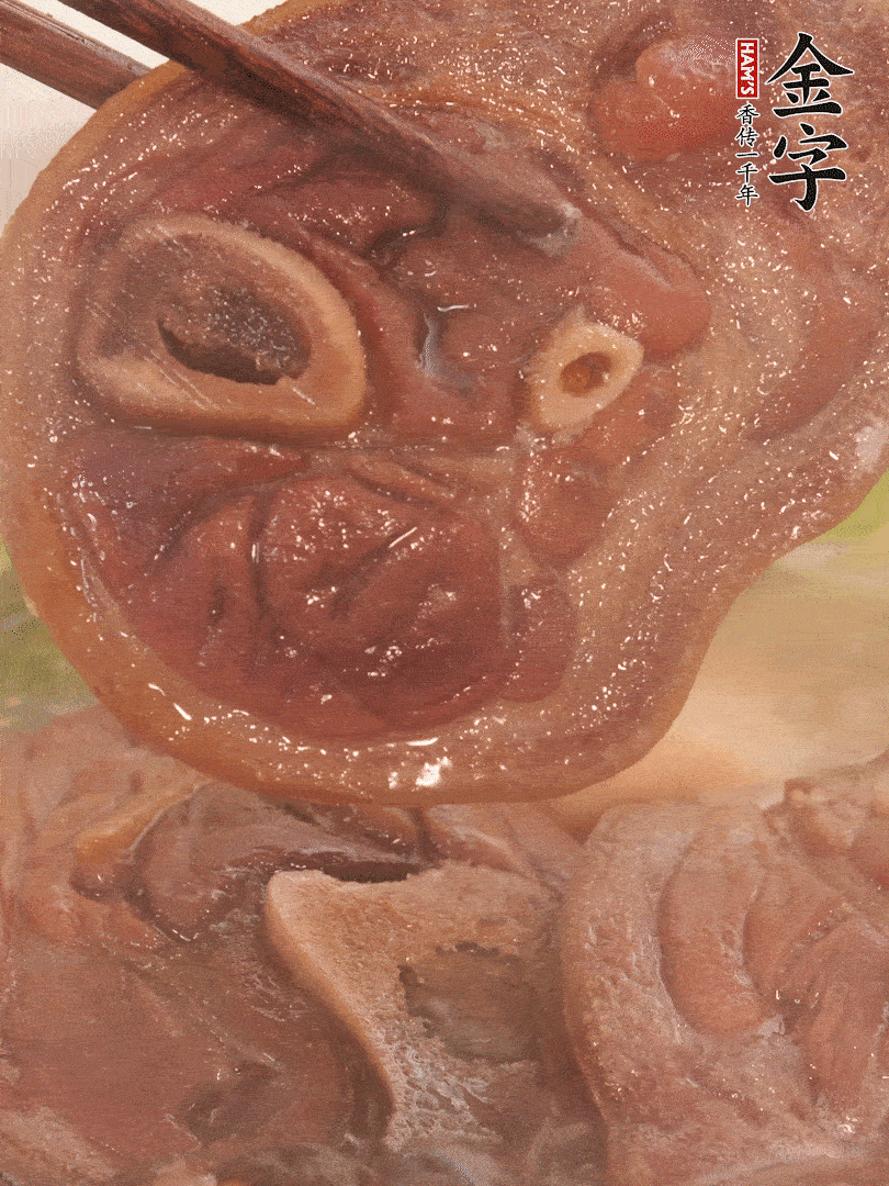 大火燒開后，調(diào)成小火燜煮30分鐘，煮至蓮藕軟糯。