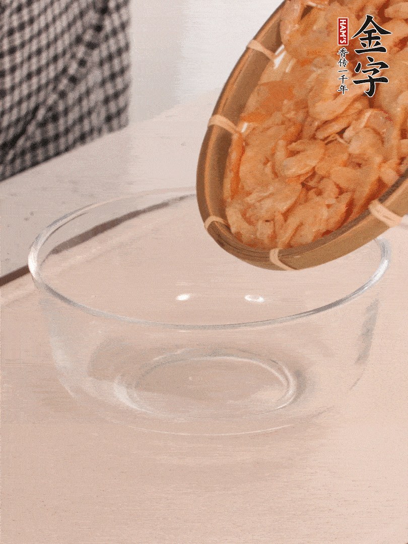 海米提前用溫水浸泡一會。