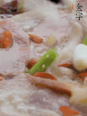 最后下枸杞、蒜白。