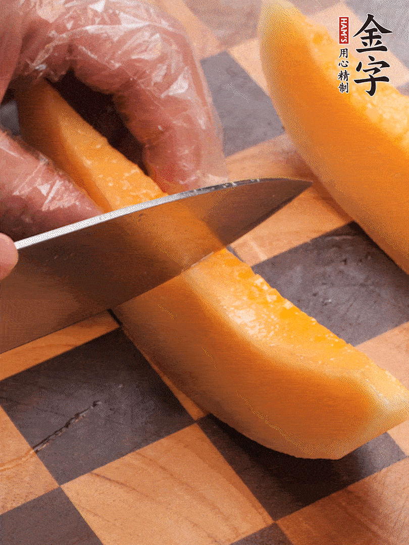 火腿包裹哈密瓜，按圓形擺放