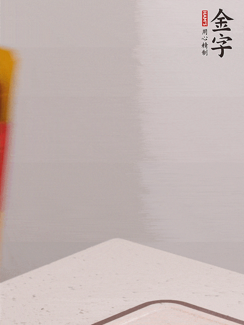 金字火腿切片，溫水浸泡5分鐘，將牛腩放鍋中，倒入比食材多2倍的清水，加姜焯水