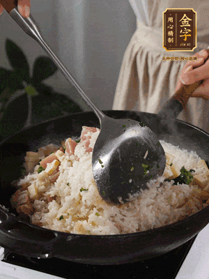 米飯煮熟后，拌入薺菜