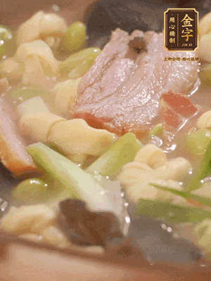 最后加一點(diǎn)蠔油、雞精調(diào)味