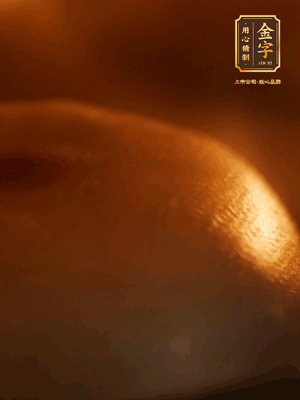 烤箱預(yù)熱至170℃，月餅放在中下層，烤18分鐘左右