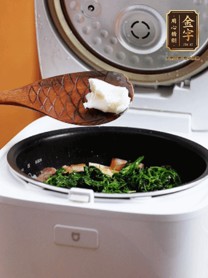 放入電飯鍋、加1勺豬油翻拌均勻